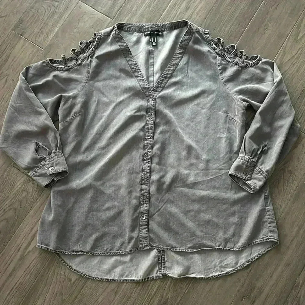 Love & Legend | Grey long sleeve peak a boo shoulder blouse